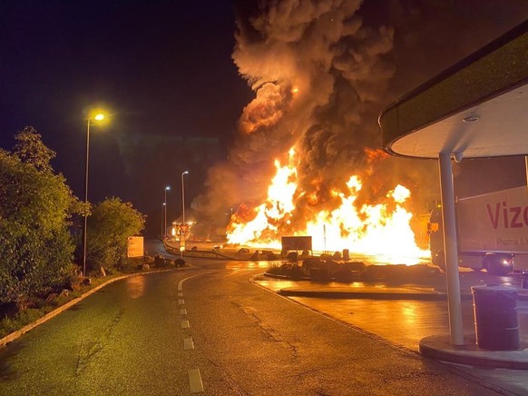 Trucks in Pratteln komplett ausgebrannt.