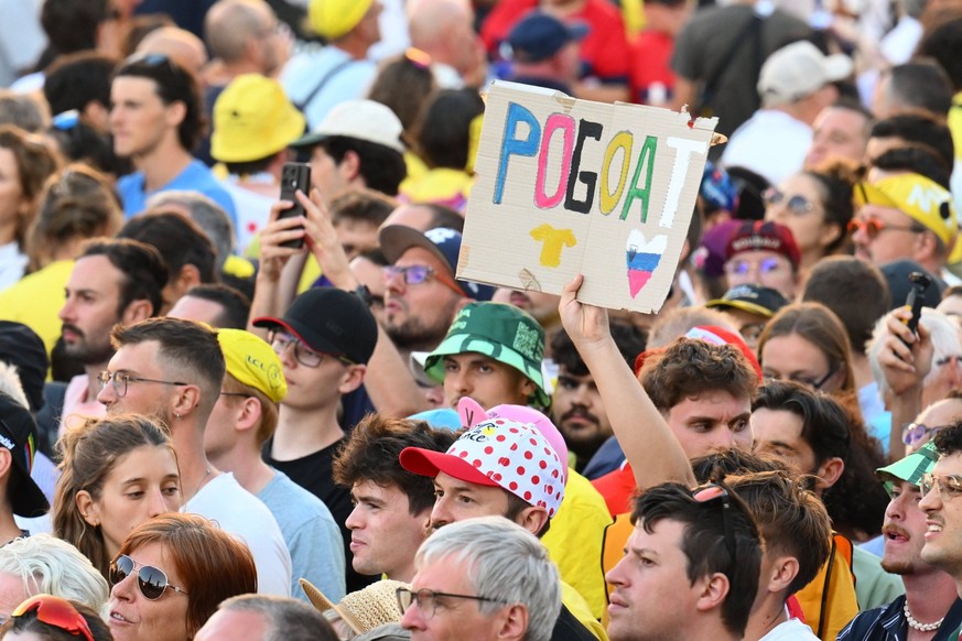 Tour de France 2025 03/07/2025 LILLE METROPOLE, FRANCE - JULY 03 : Fans of Pogacar Tadej SLO of UAE Team Emirates - XRG during the teams presentation prior of the 112th edition of Tour de France an UC ...