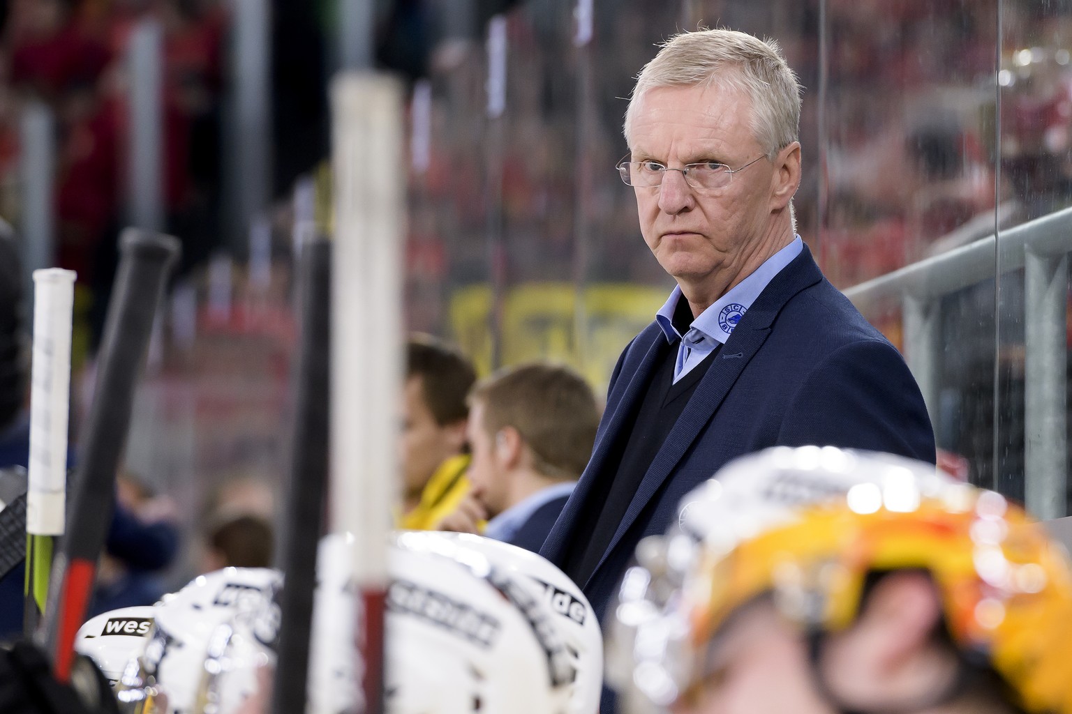 SC Bern Cheftrainer Kari Jalonen, fotografiert im zweiten Eishockey Playoff-Halbfinalspiel der National League zwischen dem EHC Biel und dem SC Bern, am Donnerstag, 28. Maerz 2019, in der Tissot Arena ...