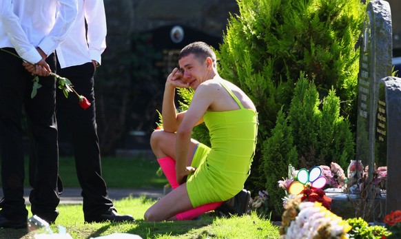 DUNDEE, SCOTLAND - SEPTEMBER 15: Barry Delaney kneels weeping as mourners gather at Barnhill Cenetery for the funeral of Black Watch soldier Kevin Elliot on September 15, 2009 in Dundee, Scotland. Pri ...