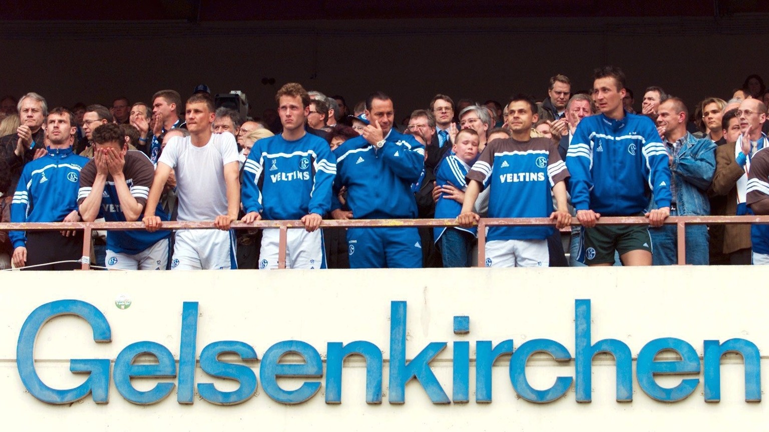 Trainer Stevens und die Schalke-Spieler ringen um Fassung.