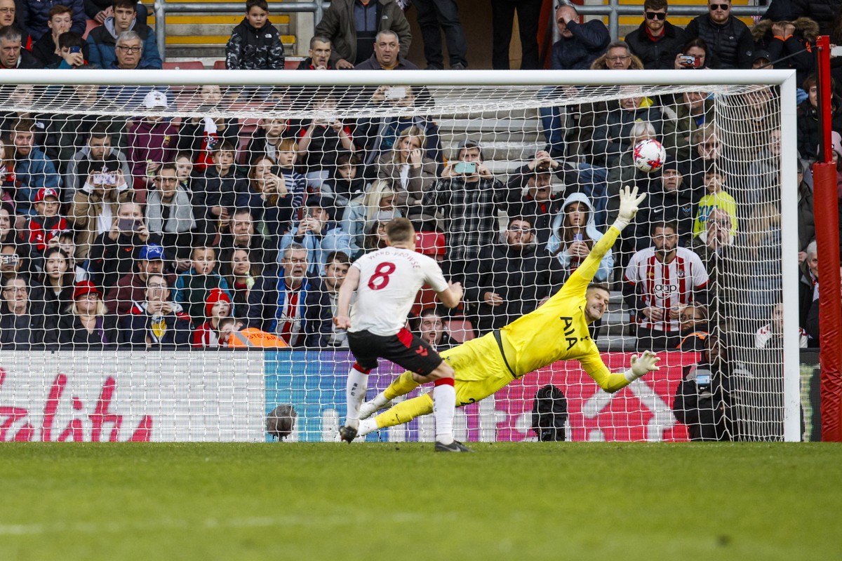 Southampton's James Ward-Prowse scores his side's third goal from the penalty spot during the English Premier League soccer match between Southampton and Tottenham at St Mary's Stadium  ...