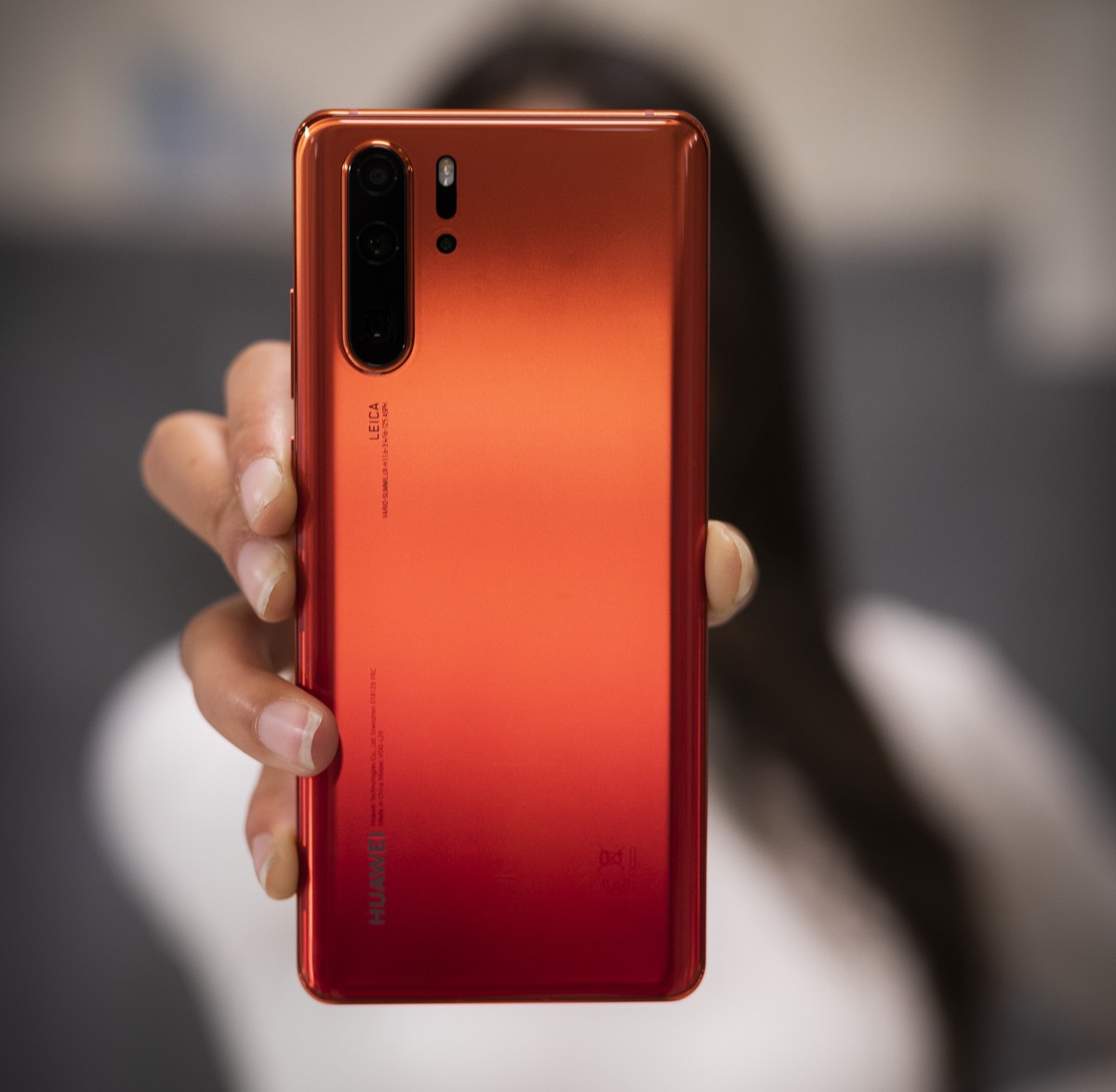 Das P30 Pro gibt es zudem auch in der Farbe Amber Sunrise.