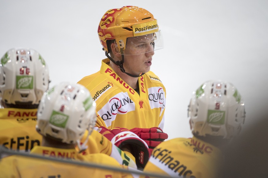 Biels Topscorer Toni Rajala, Mitte, Torschuetze zum 1:3 jubelt, waehrend dem Meisterschaftsspiel der National League, zwischen den SCL Tigers und dem EHC Biel, am Dienstag 2.Oktober 2018 in der Ilfish ...