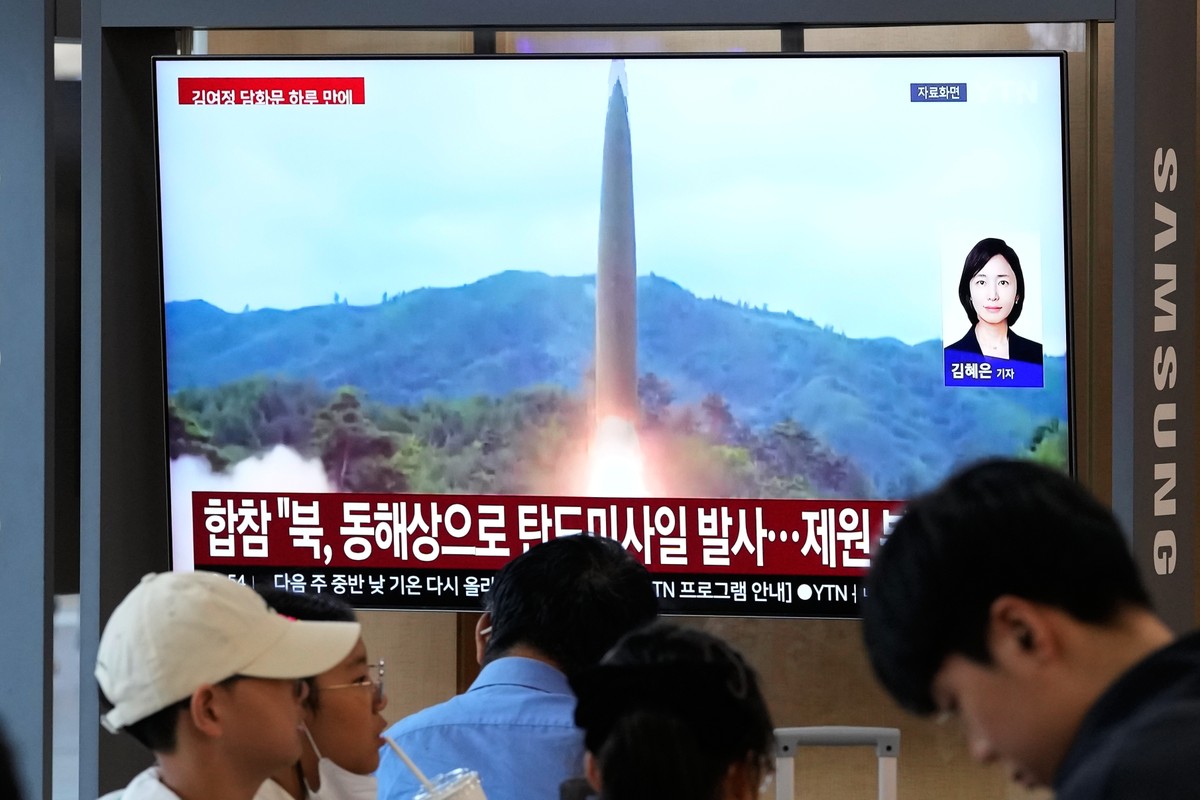 A TV screen shows a file image of a North Korean missile launch during a news program at Seoul Railway Station in Seoul, South Korea, Saturday, Oct. 3, 2026. (AP Photo/Ahn Young-joon)
Koreas Tension