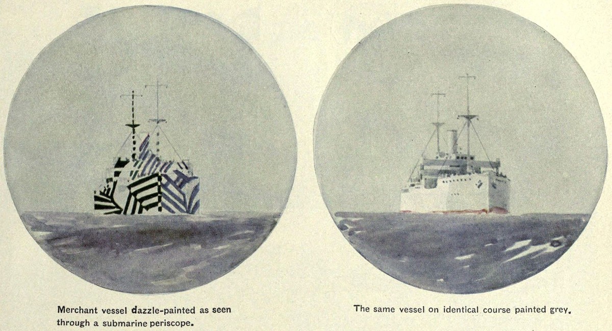 Angestrebte Wirkung: Illustration des Blicks durch das Periskop eines U-Boot-Kommandanten: Schiff mit Dazzle Camouflage (links) und gleiches Schiff ungetarnt (rechts). Die auffälligen Markierungen ver ...