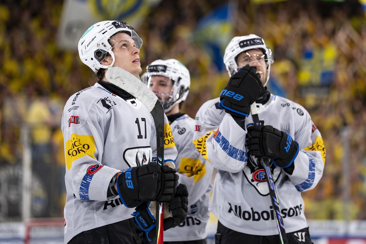 Attilio Biasca (HCFG) ist enttaeuscht nach dem fuenften Eishockey Playoff Finalspiel der National League zwischen HC Davos (HCD) und HC Fribourg-Gotteron (HCFG), am Sonntag, 26. April 2026, in der zon ...