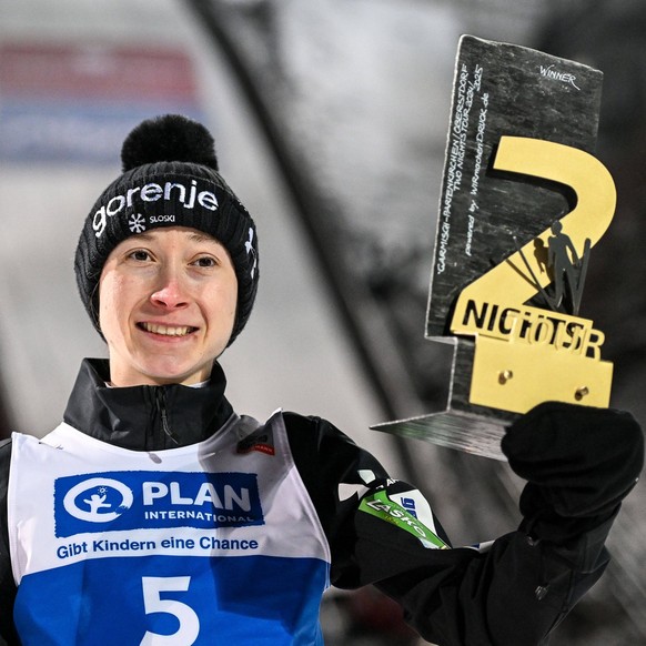 GER, Two Nights Tour in Oberstdorf / 01.01.2025, Orlen Arena, Oberstdorf, GER, Two Nights Tour in Oberstdorf, Siegerehrung, Tourwertung im Bild Nika Prevc SLO, 5 gewinnt die Two Nights Tour nordphotox ...