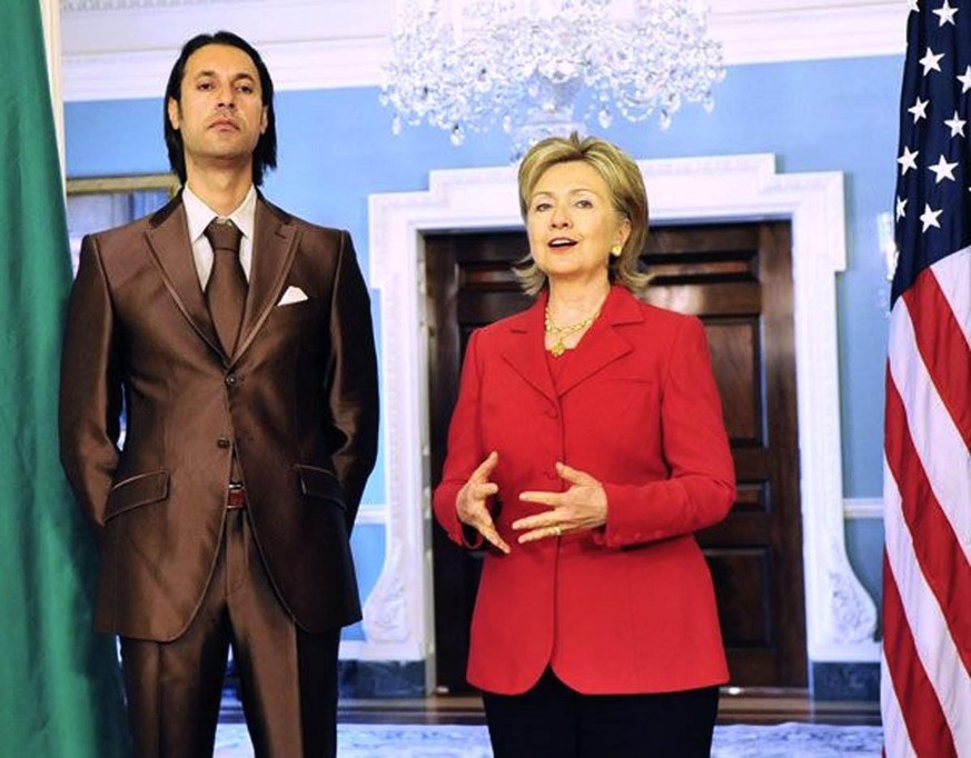Mutassim Gaddafi mit der damaligen US-Verteidigungsministerin Hillary Clinton im Jahr 2009.