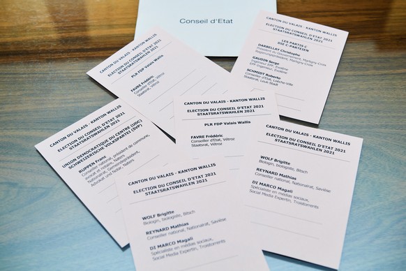 Des bulletins de vote au Conseil d�Etat Valaisan, lors des elections ce dimanche 7 mars 2021 a Sion.( KEYSTONE/Olivier Maire)