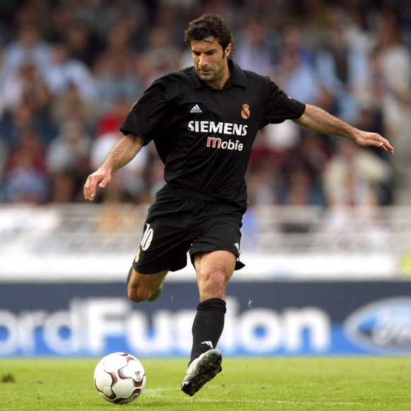 Luis Figo (Real) zieht ab Fußball Herren Primera Division 2002 2003, 1. Spanische Liga, San Sebastian - Real Madrid CF 4:2 Einzelbild Estadio Anoeta San Sebastian Dynamik, PUBLICATIONxNOTxINxFRAxBEL P ...