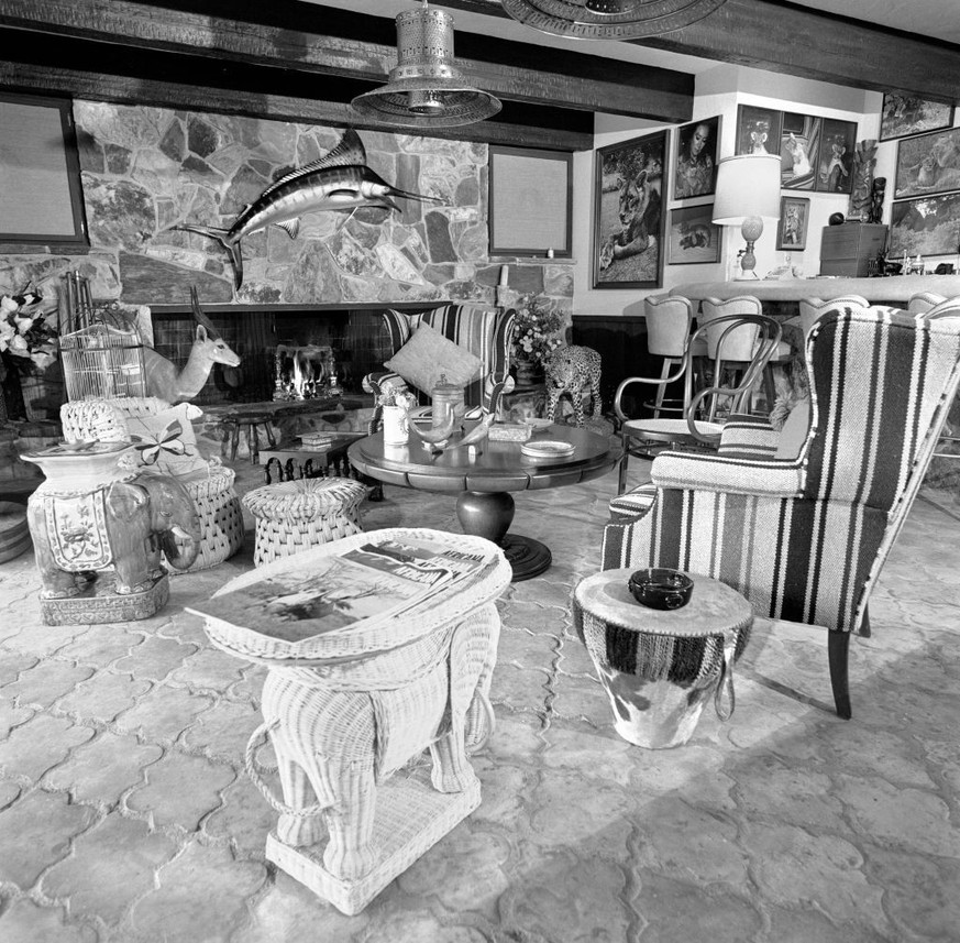 SCOTTSDALE - 18. Oktober 1972: Home of CBS television actress Amanda Blake and third husband Frank Gilber, Scottsdale, Arizona. October 18, 1972. (Photo by CBS via Getty Images)