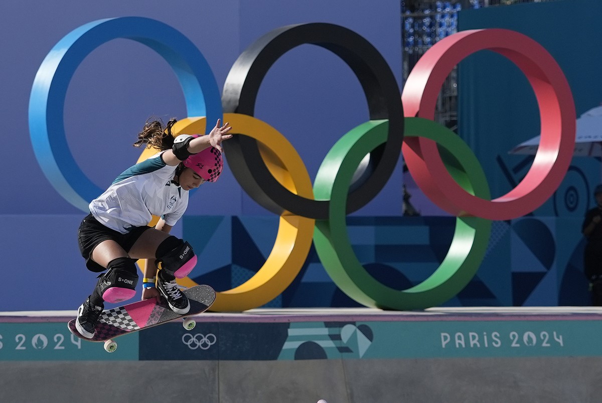 Arisa Trew of Australia competes during the women's skateboarding park final at the 2024 Summer Olympics, Tuesday, Aug. 6, 2024, in Paris, France. (AP Photo/Frank Franklin II)