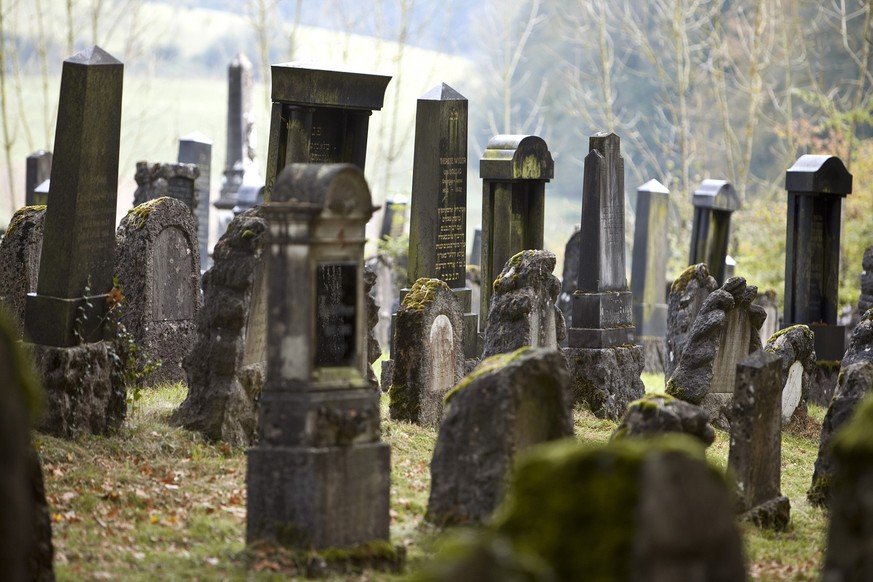 Tombstones on the cemetery of the Jewish communities of Endingen und Lengnau in the canton of Aargau, Switzerland, pictured on October 13, 2009. The cemetery dates back to 1750 and is protected as a h ...