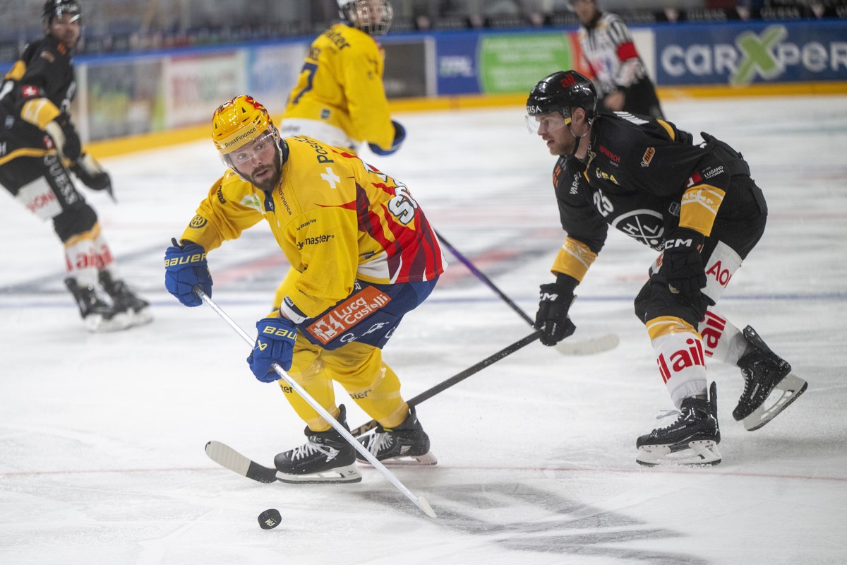 From left, Brendan Lemieux (HCD) and Mirco Mueller (HCL), during the National League match between HC Lugano and HC Davos at the Corner Arena, Switzerland, Friday 16 October 2026. (KEYSTONE/Ti-Press/S ...