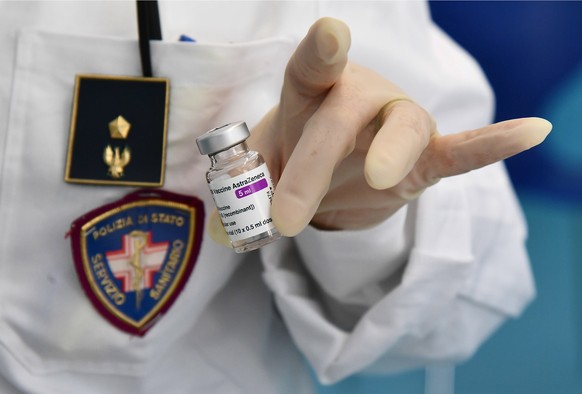 epa09065198 A health personnel of the Police prepares a vial of the AstraZeneca covid-19 vaccine, at the hub number 1 of the COVID vaccination center set up at the Pietro Ilardi Police Station in Geno ...