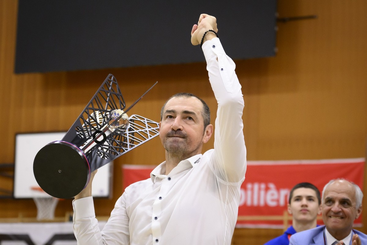 Pratique pour bosser les biceps et le lancer du javelot.