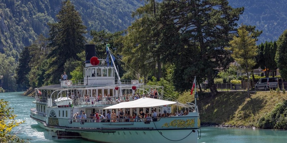 Am Samstag startet auf dem Thunersee die Schifffahrtsaison. Das historische Flaggschiff «Blüemlisalp» muss aber noch bis Ende Juni im Hafen bleiben. Ein Riss im Kolben wurde entdeckt und muss reparier ...