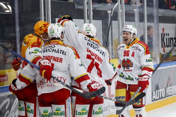 Tojubel Biel nach dem 2:0 mit Biels Damien Brunner, rechts, waehrend der Meisterschaftspartie der National League zwischen den SC Rapperswil Jona Lakers und dem EHC Biel, am Freitag, den 24. November  ...