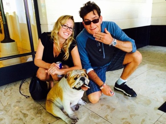 Brett Rossi mit Charlie Sheen und Rihanna (das ist der Hund).&nbsp;