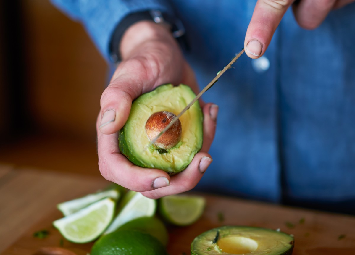 avocado kochen essen food entsteinen guacamole messer vegi gemüse