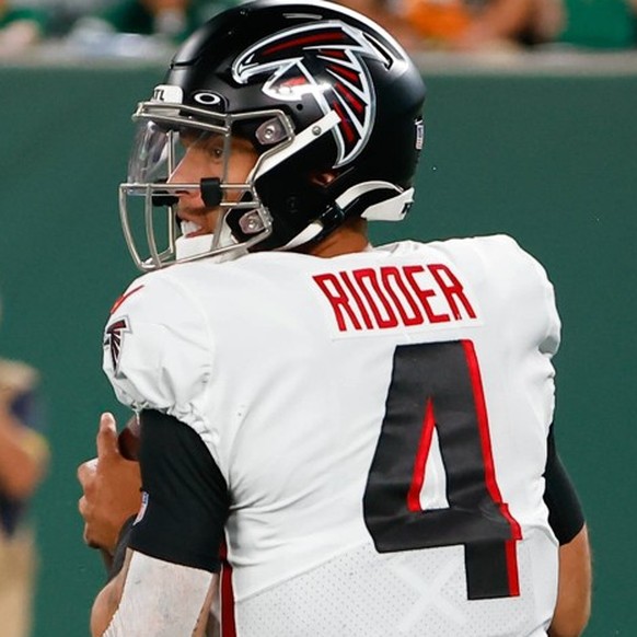 EAST RUTHERFORD, NJ - AUGUST 22: Atlanta Falcons quarterback Desmond Ridder 4 during the National Football League game between the New York Jets and the Atlanta Falcons on August 22, 2022 at MetLife S ...