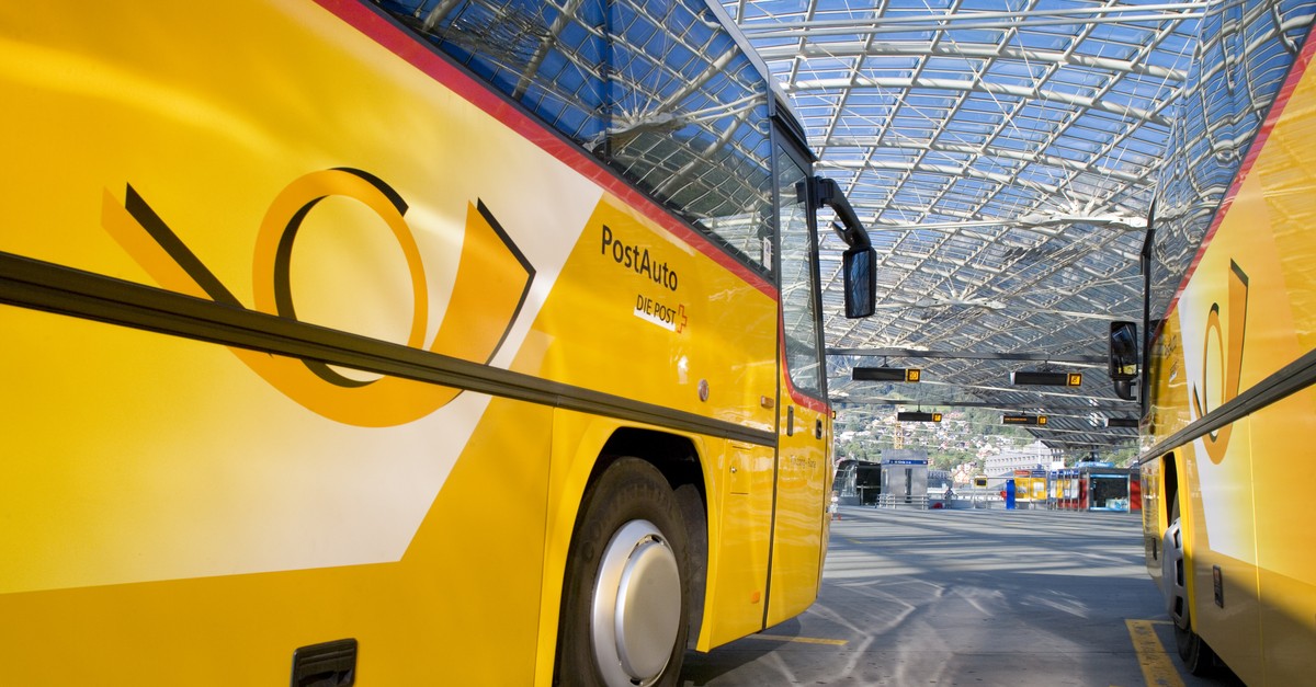 Rentnerin-sammelt-8000-Unterschriften-gegen-bargeldlose-Postautos