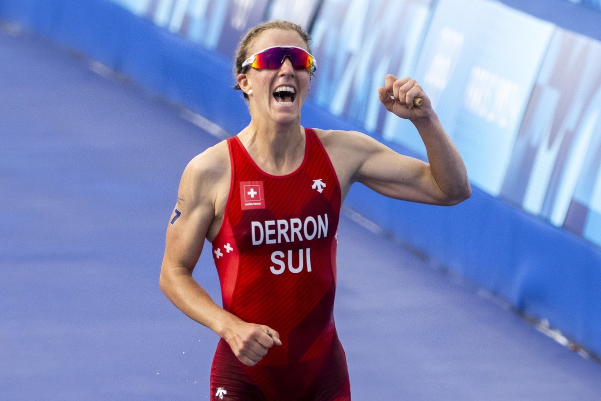 Julie Derron of Switzerland reacts as winner the Silver medal after crossing the finish lineduring the women's triathlon competition at the 2024 Paris Summer Olympics in Paris, France, Wednesday, ...