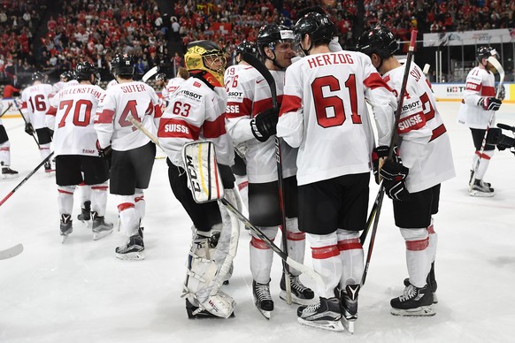 Switzerland’s player rcelebrate their victory after their Ice Hockey World Championship group B preliminary round match between Switzerland and Canada in Paris, France on Saturday, May 13, 2017. (KEYS ...