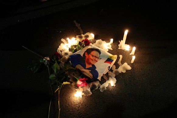 epa10805042 Supporters light candles around a photograph of the murdered Fernando Villavicencio, during a rally in Quito, Ecuador, 17 August 2023. Ecuador will hold its extraordinary presidential and  ...