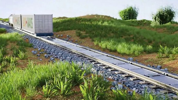 Zwischen den Bahngleisen hat es Platz für normale Solarpanels von Sun-Ways.