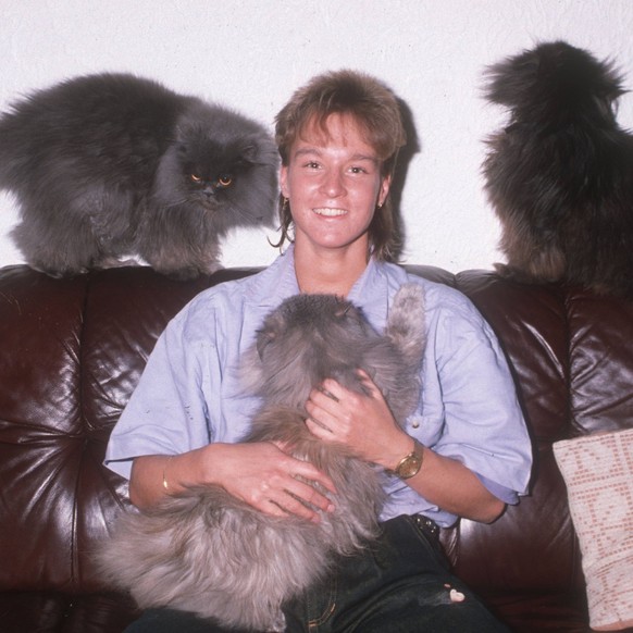 Martina Voss privat mit ihren Katzen. Aufn. 28.03.1989. *** Martina Voss privately with her cats Aufn 28 03 1989 HM