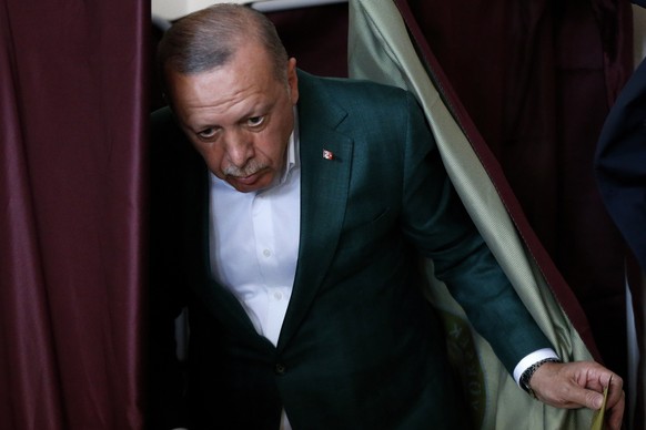 Turkey&#039;s President Recep Tayyip Erdogan, leaves the polling booth during local elections, in Istanbul, Sunday, March 31, 2019. Mayoral elections are underway in 30 large cities in Turkey along wi ...