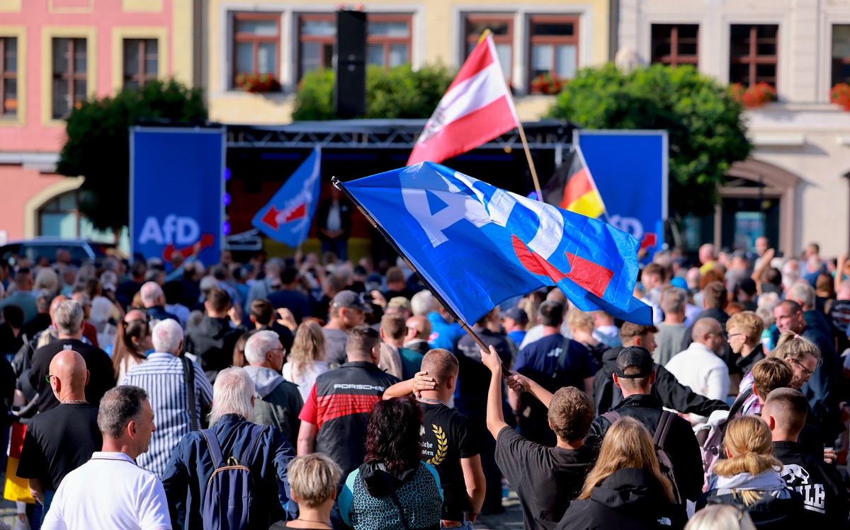 epa13189401 Supporters await a campaign event by Ulrich Siegmund, lead candidate of the far-right Alternative for Germany (AfD), prior to state elections in Saxony-Anhalt, in Naumburg, Germany, 24 Aug ...