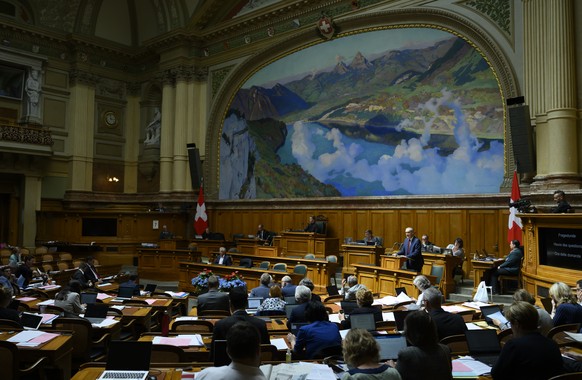 Bundesrat Guy Parmelin spricht waehrend der Sommersession der Eidgenoessischen Raete, am Dienstag, 7. Juni 2022 im Nationalrat in Bern. (KEYSTONE/Anthony Anex)