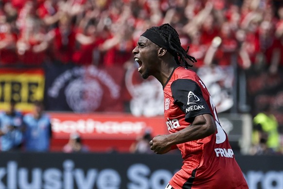 epa12091180 Jeremie Frimpong of Leverkusen celebrates after scoring the 1-0 during the German Bundesliga soccer match between Bayer 04 Leverkusen and Borussia Dortmund in Leverkusen, Germany, 11 May 2 ...