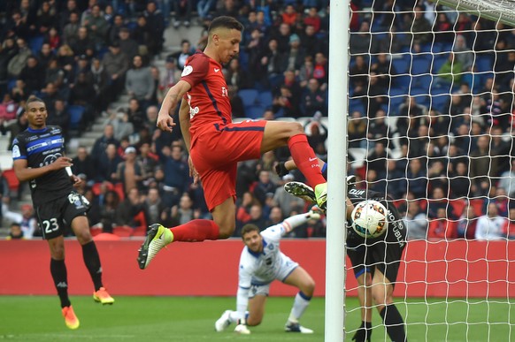 epa05947122 Paris Saint Germain&#039;s Marquinhos in action during the French Ligue 1 soccer match between Paris Saint-Germain (PSG) and SC Bastia at the Parc des Princes stadium in Paris, France, 06  ...