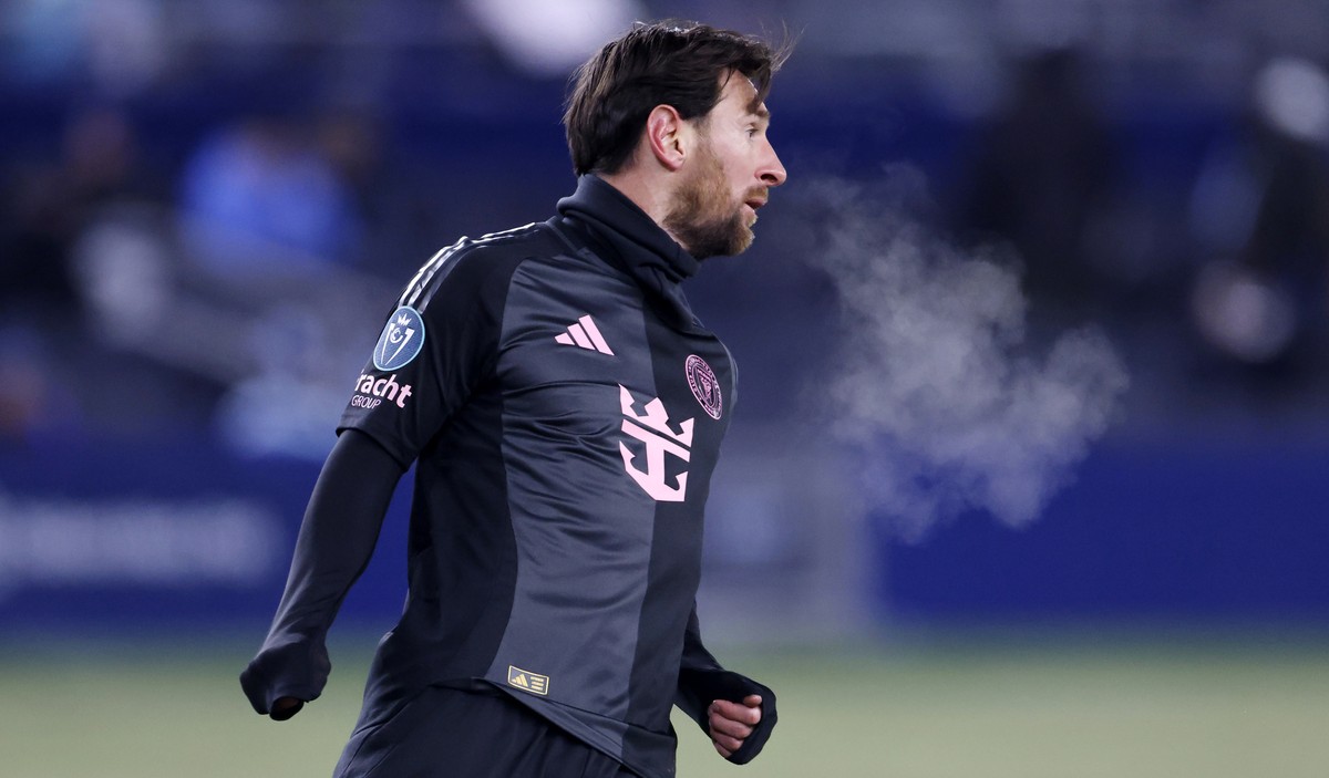Inter Miami forward Lionel Messi looks down the pitch as he plays in subzero temperatures during the first half of a CONCACAF Champions Cup soccer match against Sporting Kansas City, Wednesday, Feb. 1 ...