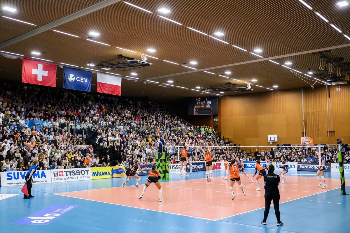 Neuchatel's players in action against Lodz's players during the women's semi-final second leg of the women's CEV Volleyball Cup between Switzerland's Viteos Neuchatel UC and P ...