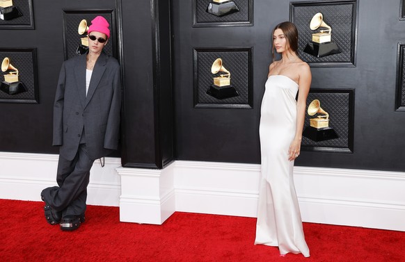 epa09869276 Justin Bieber (L) and Hailey Bieber (R) arrive for the 64th annual Grammy Awards at the MGM Grand Garden Arena in Las Vegas, Nevada, USA, 03 April 2022. EPA/DAVID SWANSON