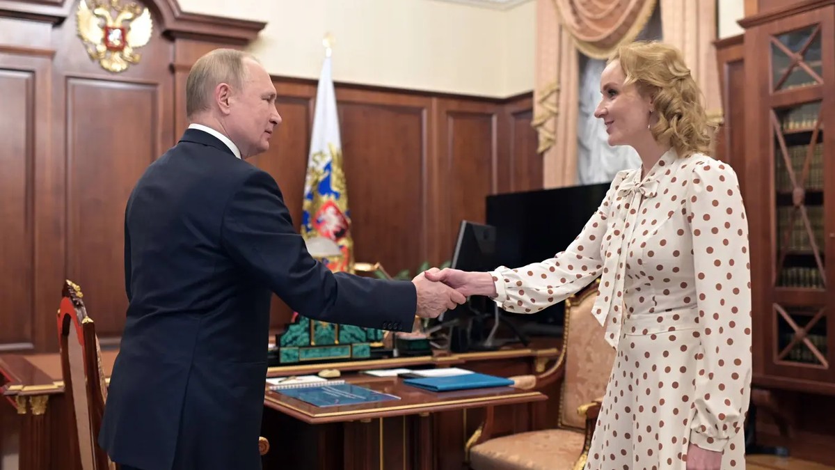 Audience au Kremlin : le président Vladimir Poutine reçoit sa "commissaire aux droits de l'enfant", Maria Lvova-Belova.
