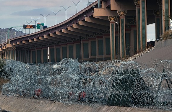 epa11106480 Barbed wire barricades at the US border wall, from Ciudad Juarez, Chihuahua, Mexico, January 25, 2024 (issued January 26, 2024).  Activists at the Mexican border celebrated the court ruling…