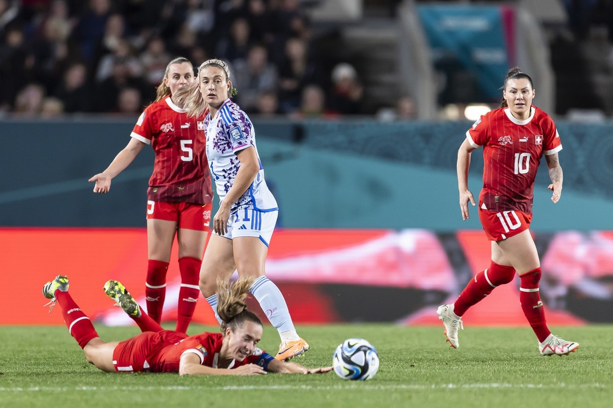 Spain's midfielder Alexia Putellas, 2nd left, looks on as Switzerland's midfielder Lia Waelti, bottom, falls, next to Switzerland's defender Noelle Maritz, left, and Switzerland's  ...