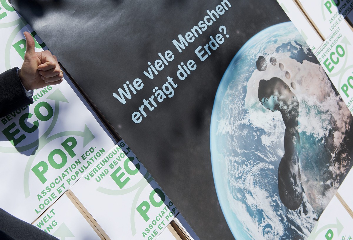 Die Ecopop-Initiative «Stopp der Überbevölkerung» will das Bevölkerungswachstum in der Schweiz durch Zuwanderung prozentual beschränken – und Entwicklungshilfe für «Massnahmen zur Förderung der freiwi ...