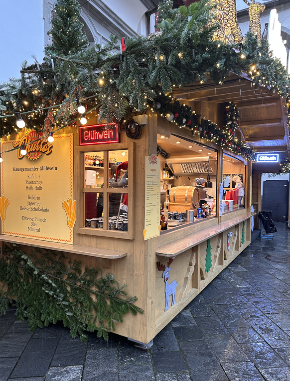 We drank the tastiest mulled wine here.