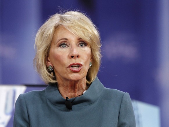 ARCHIV - Betsy DeVos, Bildungsministerin der USA, tritt zur�ck. Foto: Jacquelyn Martin/AP/dpa/Archiv