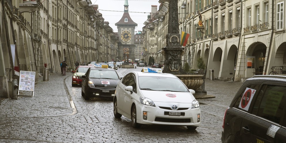 Auch die Taxibranche ist von Personalmangel betroffen. (Themenbild)