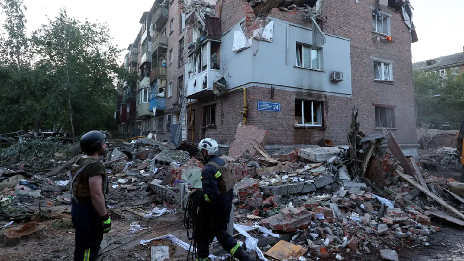 In diesem Wohnblock im Süden von Charkiw kamen sechs Personen infolge eines russischen Raketenangriffs um.