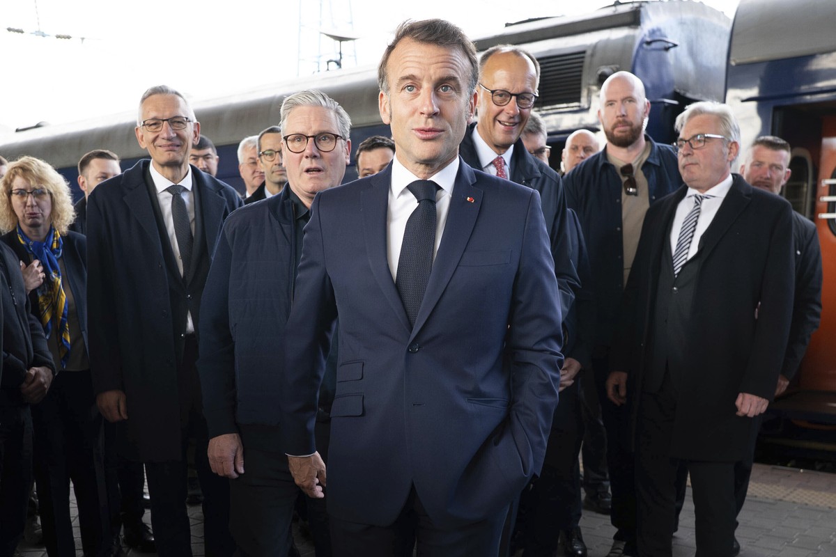 KEYPIX - British Prime Minister Sir Keir Starmer, centre left, with French President Emanuel Macron, center, and German Chancellor Friedrich Merz arrive in Kyiv Ukraine, Saturday May 10, 2025 as they  ...