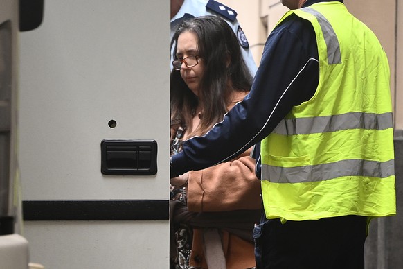 epa12361332 Erin Patterson (C) leaves the Supreme Court of Victoria in Melbourne, Australia, 08 September 2025. EPA/JOEL CARRETT NO ARCHIVING AUSTRALIA AND NEW ZEALAND OUT